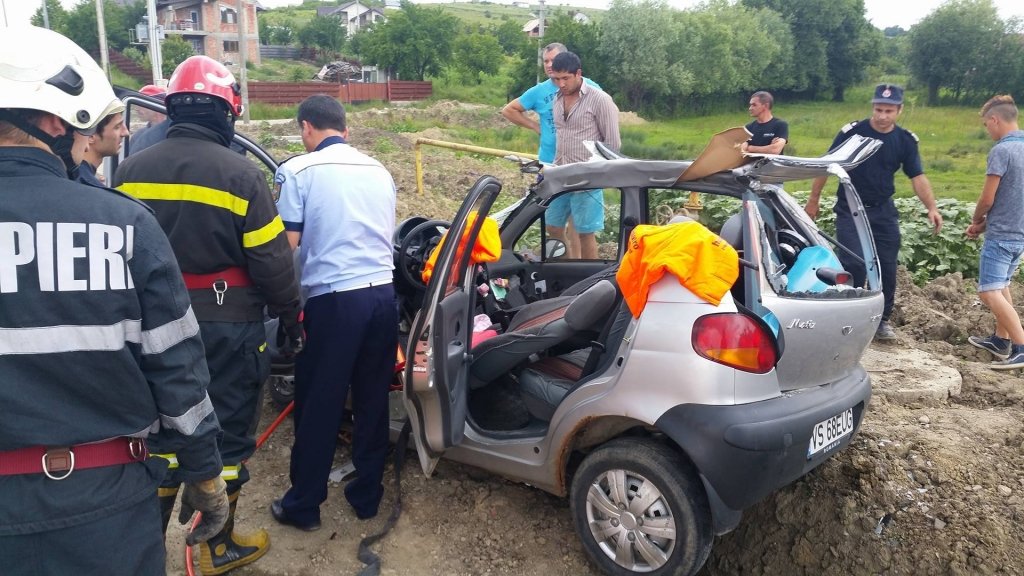  201500_130507_stiri_accident-Tomesti-5