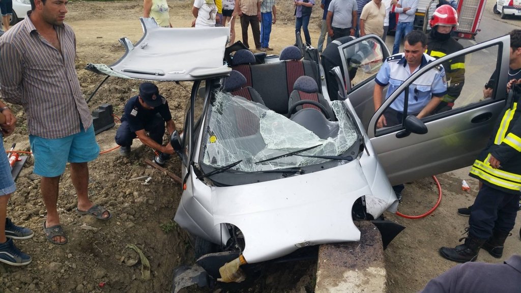  201501_130507_stiri_accident-Tomesti-2