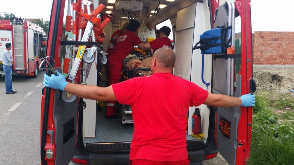  201504_130507_stiri_accident-Tomesti-6