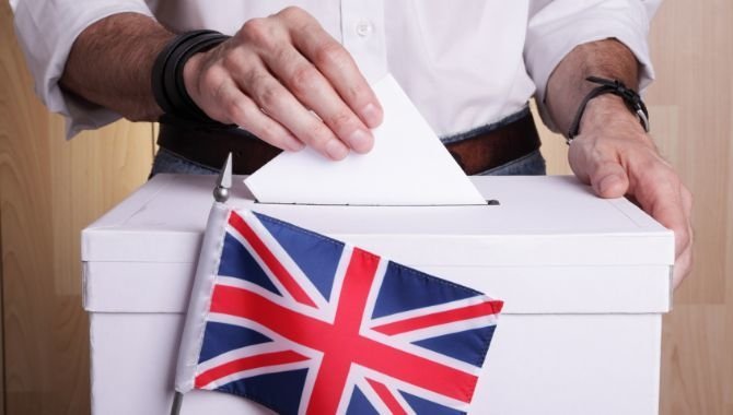 Tinerii britanici vor putea vota de la vârsta de 16 ani: Este corect ca ei să îşi poată spune părerea cu privire la problemele care îi afectează