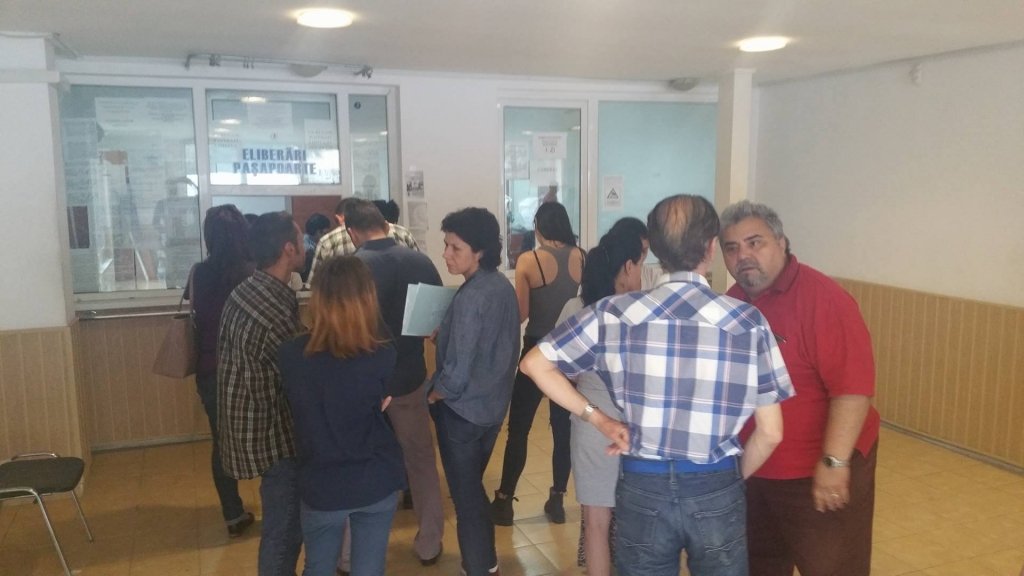  204112_131938_stiri_criza-pasapoarte-9