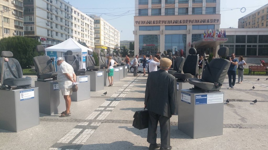  208106_134435_stiri_Scaune-Piata-Unirii-foto-Andrei-Disca-1