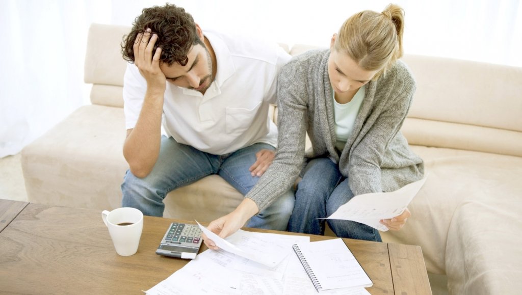După 17 ani de rate tot mai mari, o familie de ieșeni a constatat că nu a achitat decât 22% din creditul pentru apartament. S-a ajuns la instanță: ce s-a decis?