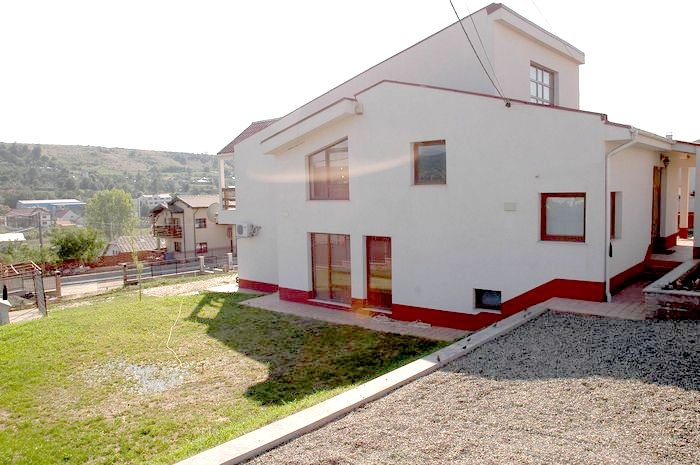  220329_142206_stiri_vila-fenechiu-teilor-numarul1