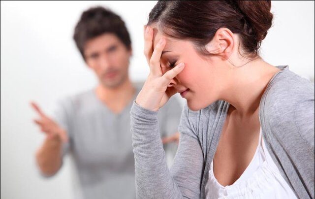 Adevărată „telenovelă” la Vaslui: O profesoară de sport s-a îndrăgostit de o elevă. Soțul a descoperit „idila” și a vrut să se răzbune