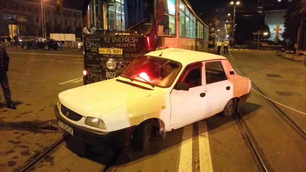  223335_144161_stiri_accident-in-fata-palatului-culturii-iasi-1