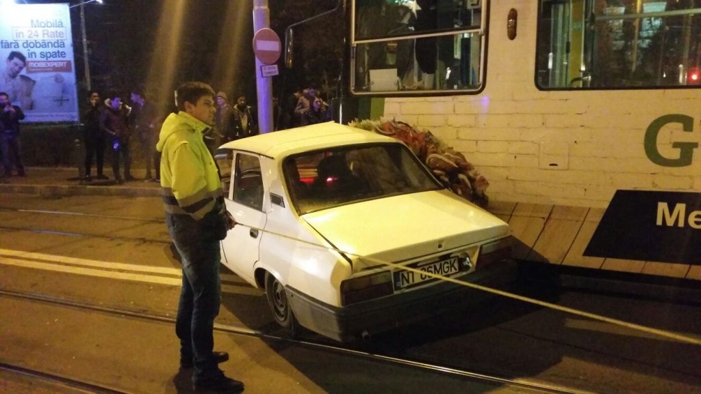  223338_144161_stiri_accident-in-fata-palatului-culturii-iasi-4