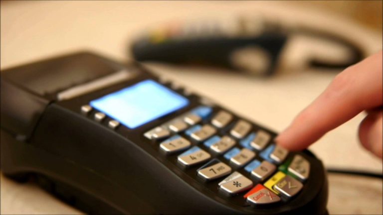 Veţi putea plăti cu cardul la toţi operatorii economici cu o cifră de afaceri mai mare de 10.000 de euro