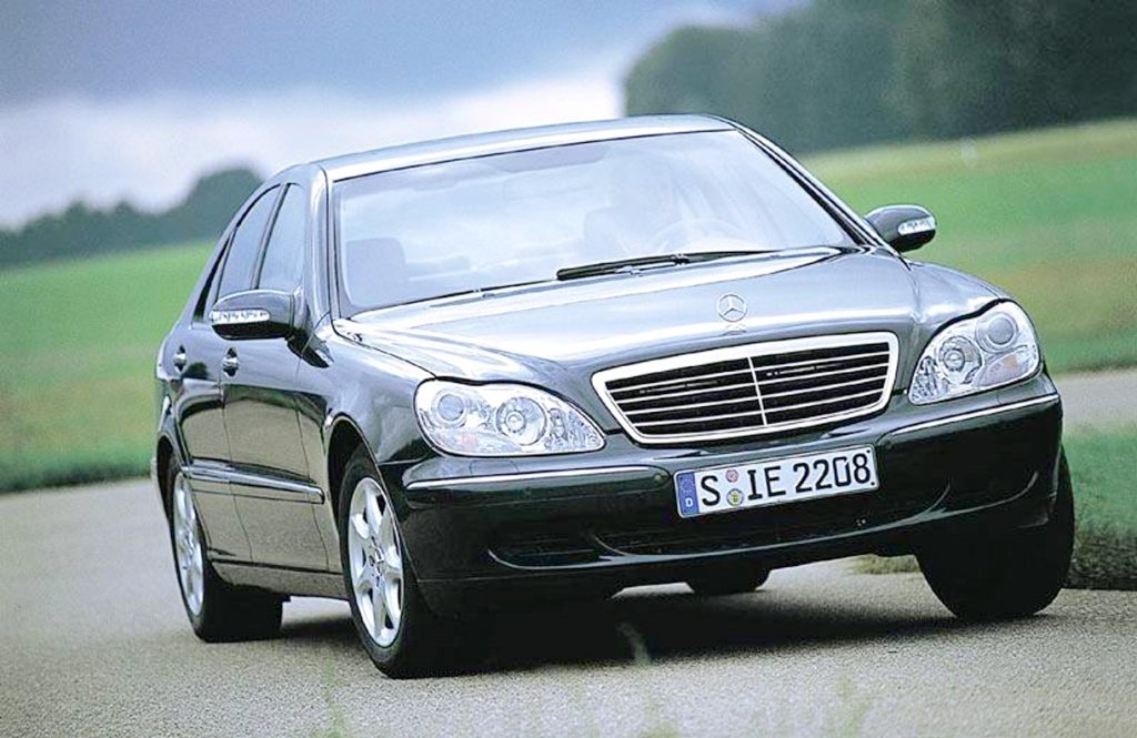  Finanţele scot la licitaţie cel puţin zece maşini. Una dintre ele este de lux!