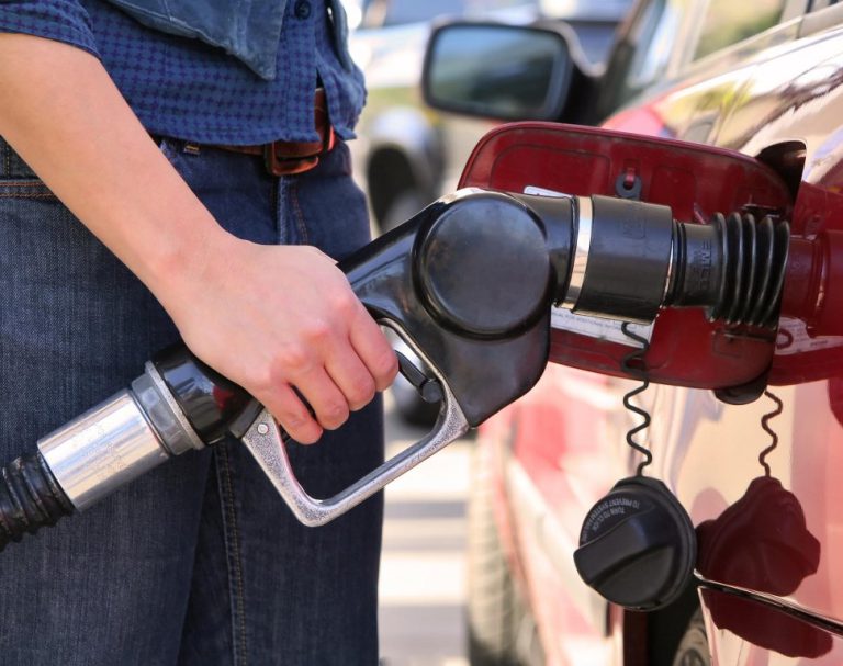 De ce sunt motorina şi benzina mai ieftine în România, ca în Ungaria? Detaliul ce face diferenţa