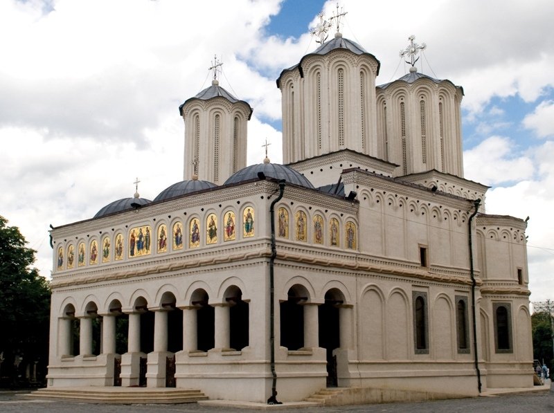 Patriarhia Română îndeamnă preoții și credincioșii la rugăciune în contextul furtunilor care vor lovi România