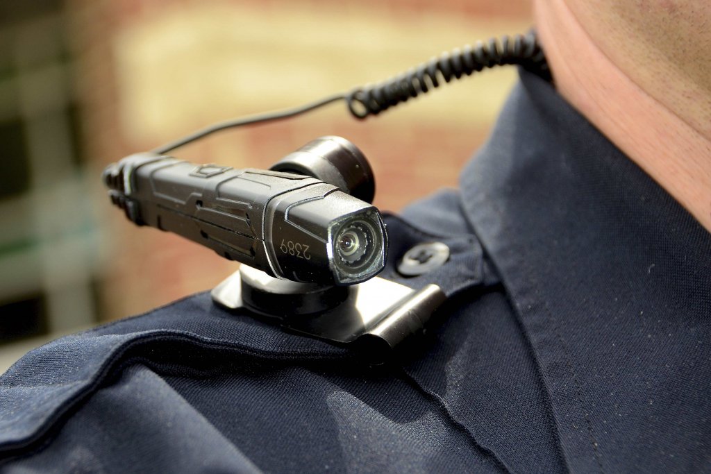  Ministrul Mediului vrea echipamente de tip bodycam pentru angajaţii de la Apele Române, după ce o femeie inspector la Dolj a fost agresată în cadrul unui control
