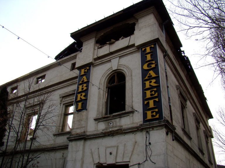 Un bărbat de 39 de ani, găsit mort în fosta Fabrică de Țigarete. Poliția lansează o amplă anchetă