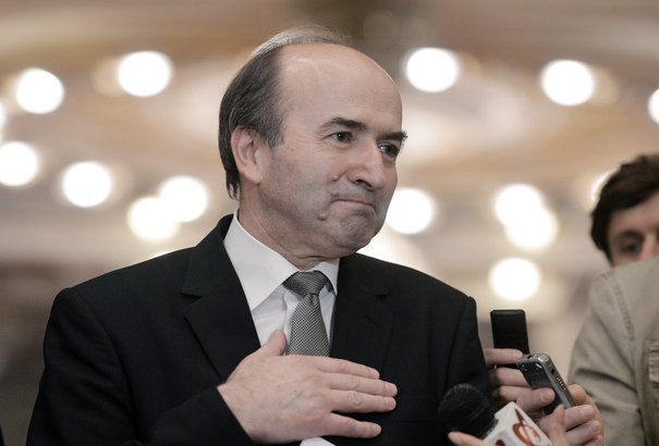 Fiul ministrului Tudorel Toader, făcut cadru universitar la „Cuza” pe ușa din dos. Ce spune Universitatea?