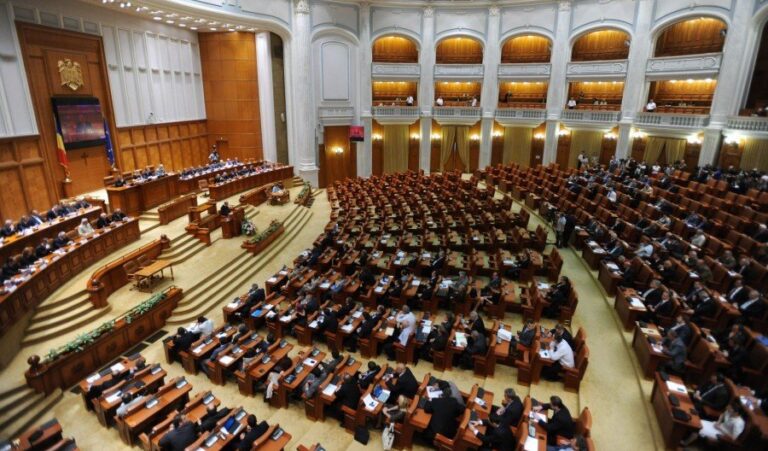 Camera Deputaţilor a votat proiectul de lege pentru prevenirea şi combaterea antisemitismului, xenofobiei, discursului instigator la ură, în mediul online
