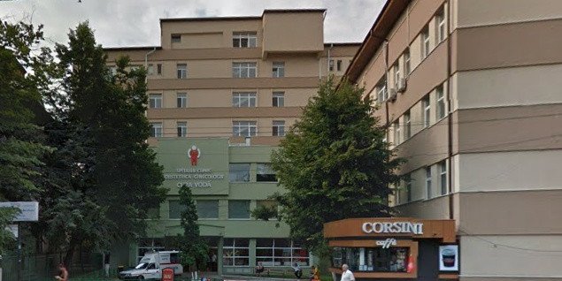  Cvadrupleţii născuţi la Paşcani au nevoie de recuperare