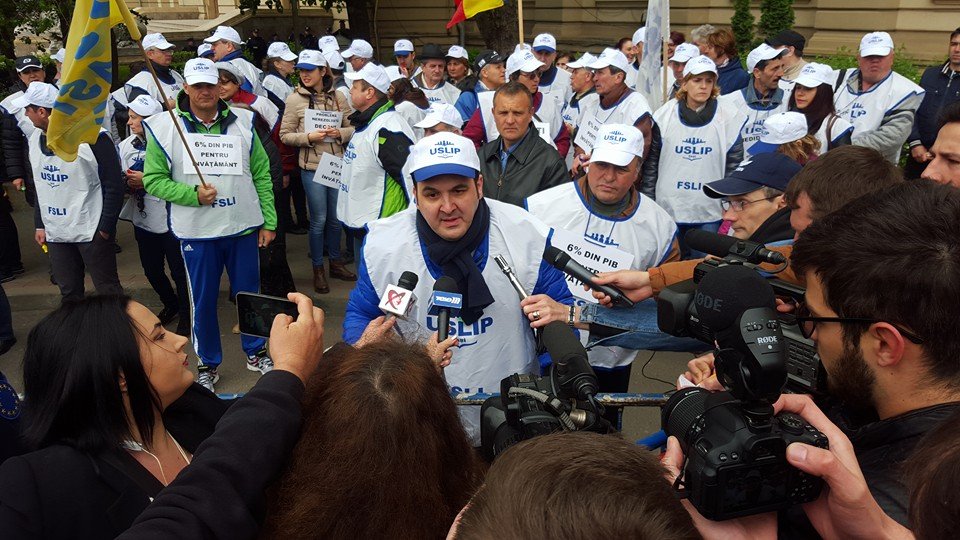  400 de membri ai sindicatului USLIP IAŞI vor protesta în faţa Prefecturii Iaşi
