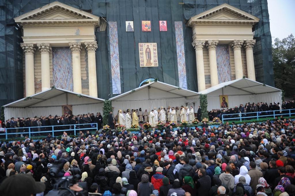  PROGRAM: Marți se scot moaştele Sfintei Parascheva. Joi, pelerinajul Calea Sfinţilor