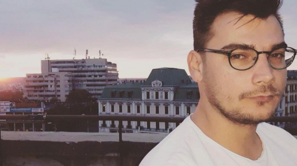  Sunt gay şi au venit jandarmii peste mine pentru că mă sărutam cu un băiat în Iaşi
