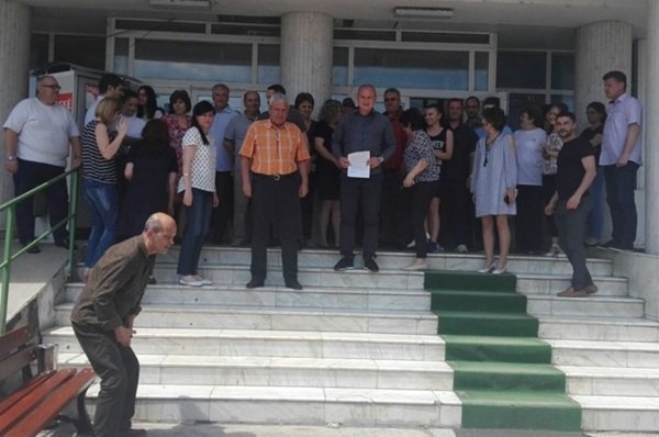  Angajaţii APIA Iaşi au fost ieri în grevă spontană pentru trei ore