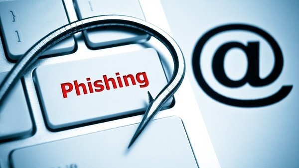 Fiți cu ochii în patru! Hackerii sunt tot mai inventivi. Cum să recunoaștem mesajele periculoase de la bănci și instituții