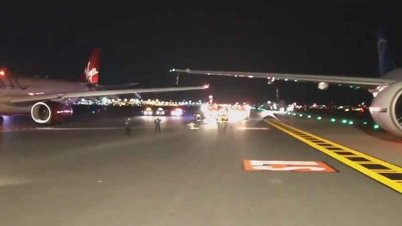 Coliziune între două avioane, la Washington. Unul transporta congresmeni. Nu au fost răniţi