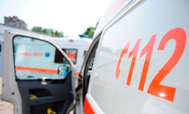 Un bărbat din Aiud a murit după ce a căzut de pe o schelă. Muncitorul lucra la decofrarea centurii unei case, fără să se asigure