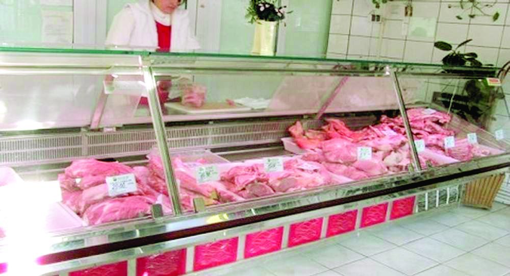  Rețea organizată militărește. Sute de kilograme de carne de cal plasate pe piaţa ieşeană