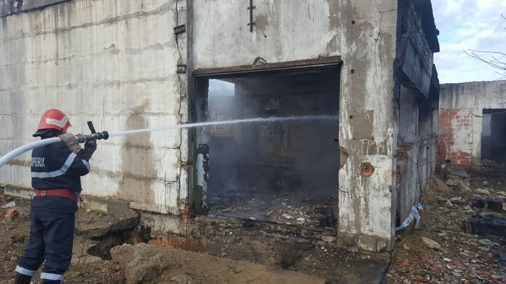  273843_178754_stiri_incendiu-5