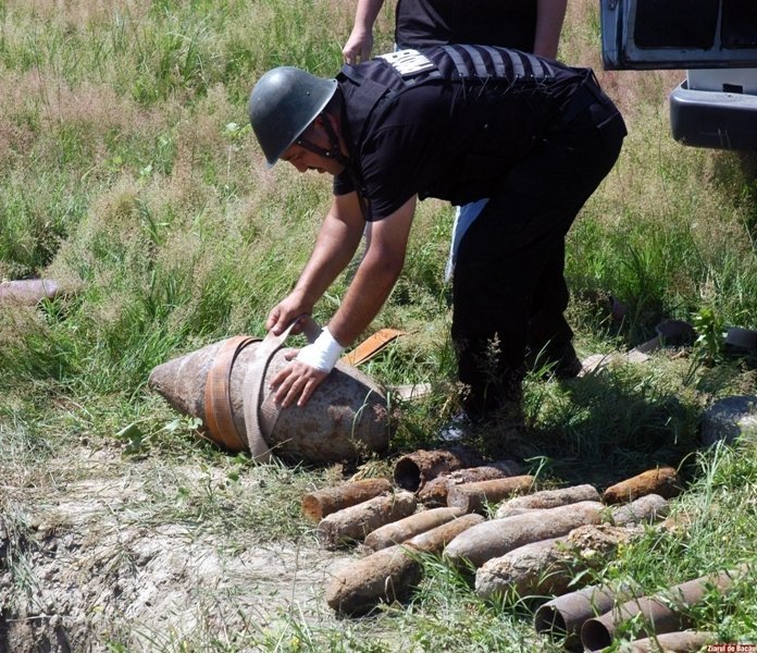  O bombă de aruncător găsită pe strada Bucium