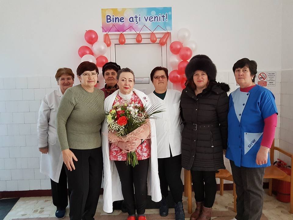  281559_184230_stiri_elena-cardas-dupa-cancer-centru-in-brate-cu-flori