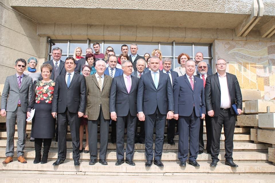  284969_186507_stiri_prefecti-iasi-1