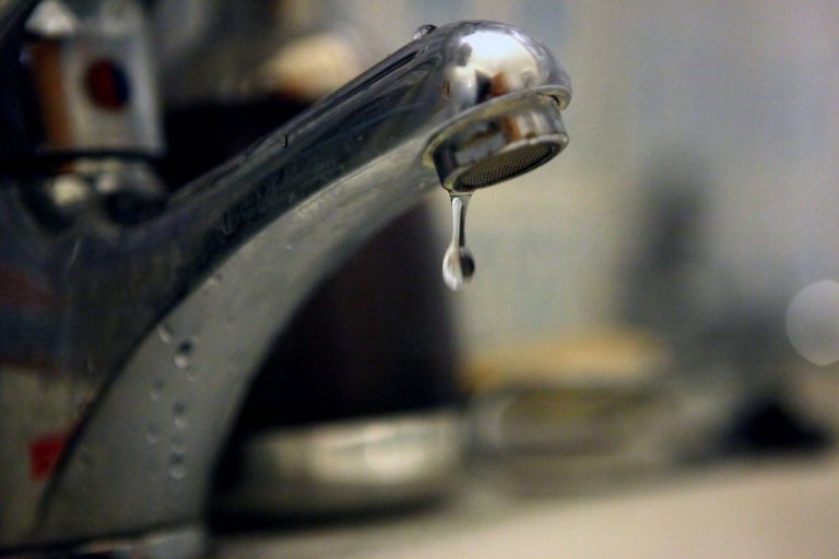 Mai multe străzi din Iași lăsate fără apă, din cauza unei avarii