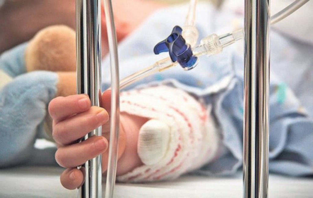  (UPDATE) O fetiţă de 6 ani din Iaşi, somată să achite cheltuielile de spitalizare. Este ameninţată cu executarea