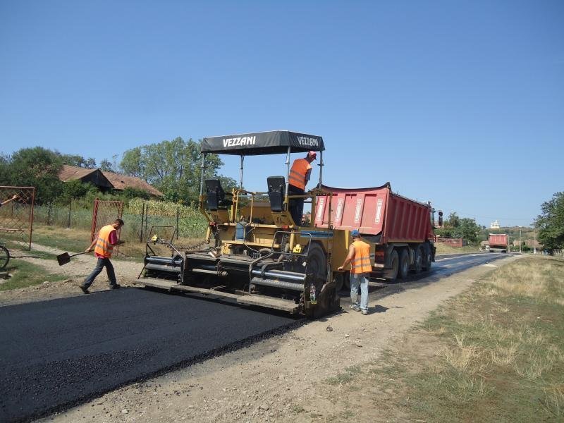  Opt tronsoane de drum judeţean, modernizate