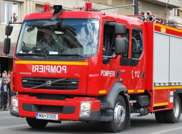 Cum e în cabina mașinii cu girofar a pompierilor? Cum să te descurci, chiar și cu sirene, în traficul infernal din Iași? Concurs tematic