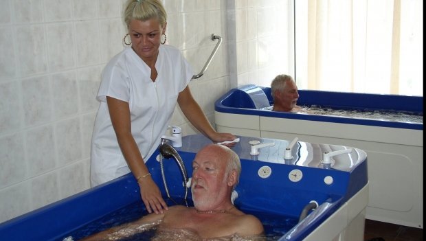 La băi, cu jumătate din pensie. Stațiunile în care pot merge la tratament pensionarii ieșeni