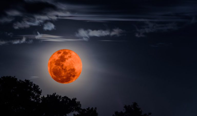 VIDEO: Lună roșie cu ocazia unei eclipse totale