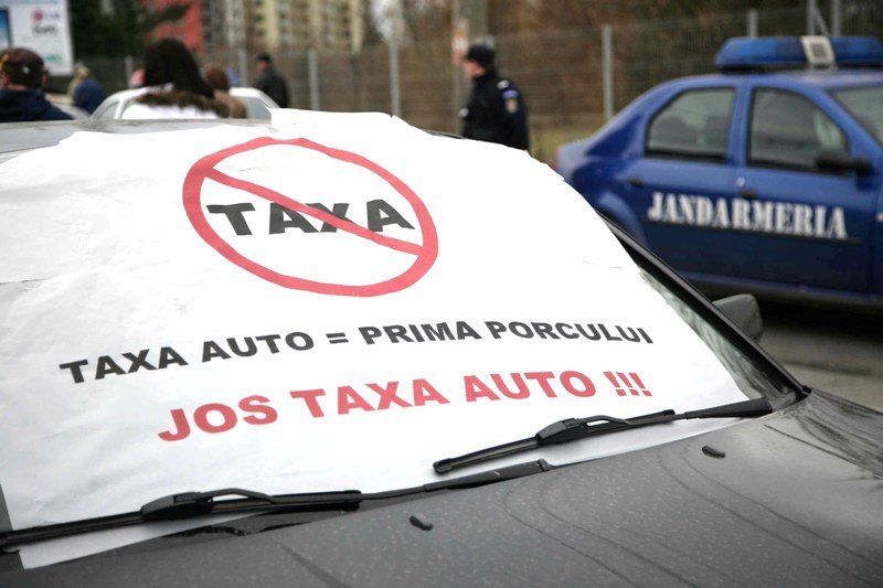  Lovitură pentru mulți șoferi: Revine taxa auto pentru mașini poluante