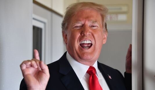 Încă un val de taxe vamale americane lovește astăzi piața comercială. Trump dă de înțeles că mai sunt de venit
