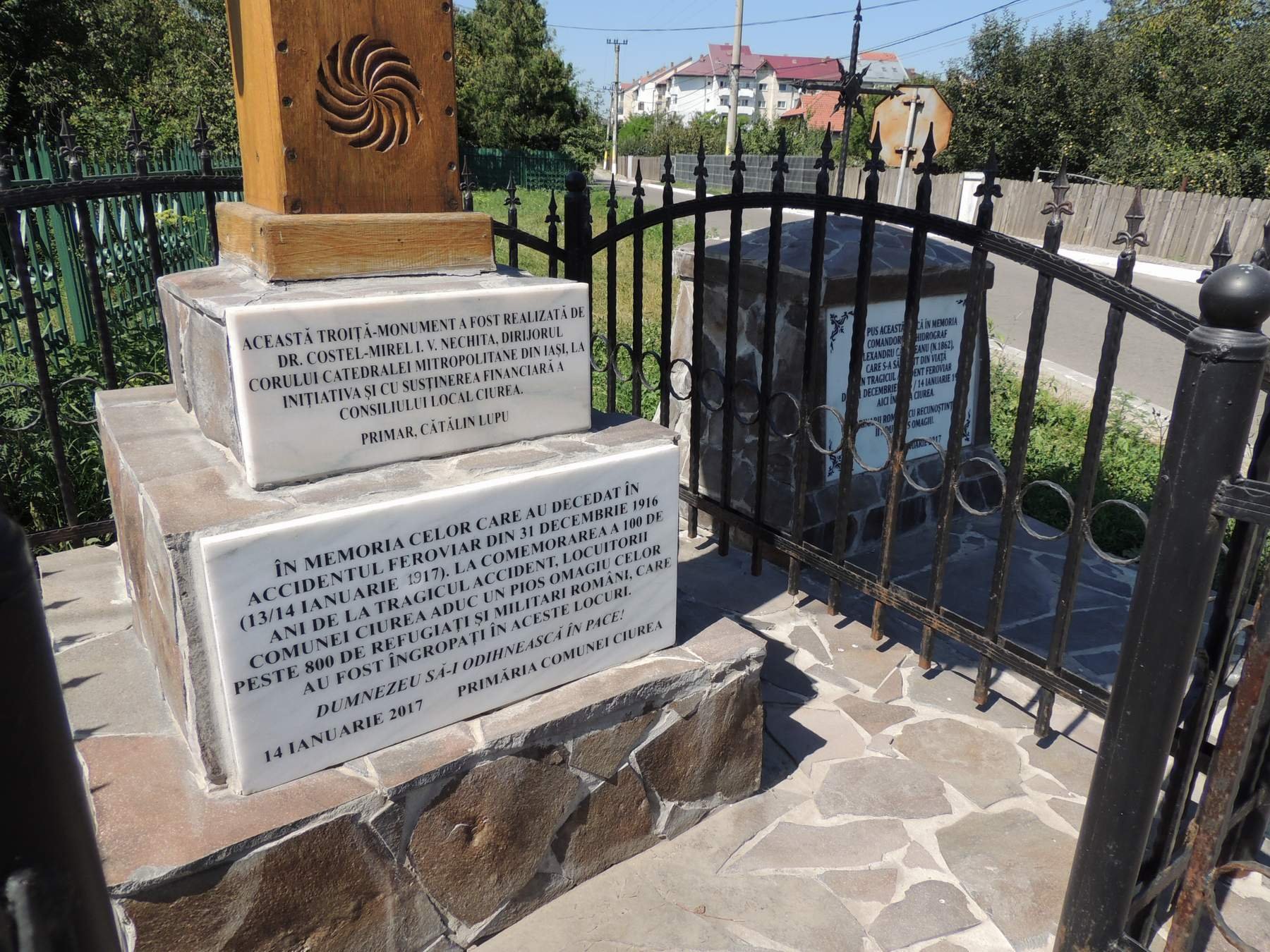  304187_200417_stiri_troita-victime-accident-feroviar-Ciurea4-inscriptii