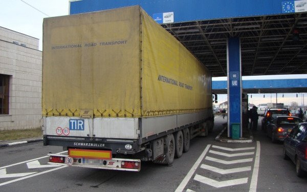 Restricţii de circulaţie la camioane pe teritoriul Ungariei până duminică noapte