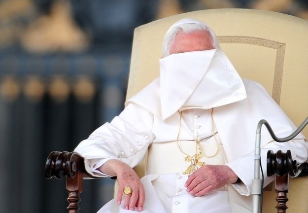 Credeti ca nu puteti zambi daca vedeti poze cu Papa? Vezi GALERIA FOTO