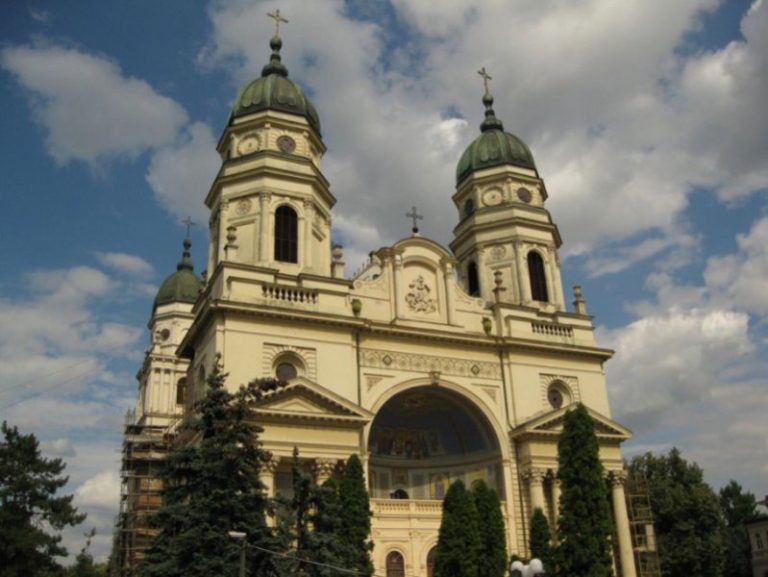 Ani de zile de curent gratis de la stat pentru firme și instituții: pe lista neagră de la Iași, Mitropolia și firma unui politician din Pașcani - investigație Recorder