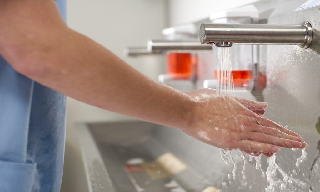  313097_206874_stiri_spalat-pe-maini