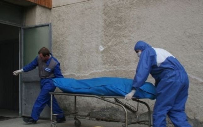  Dramă pentru un tată din Iași. Și-a găsit fiul spânzurat și nu l-a mai putut salva
