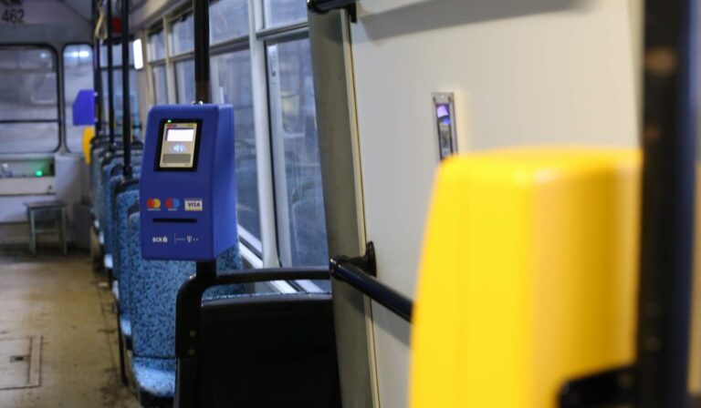 De la 1 septembrie pe mijloacele CTP nu se mai pot folosi tichetele de călătorie pe hârtie. Compania cumpără validatoare noi