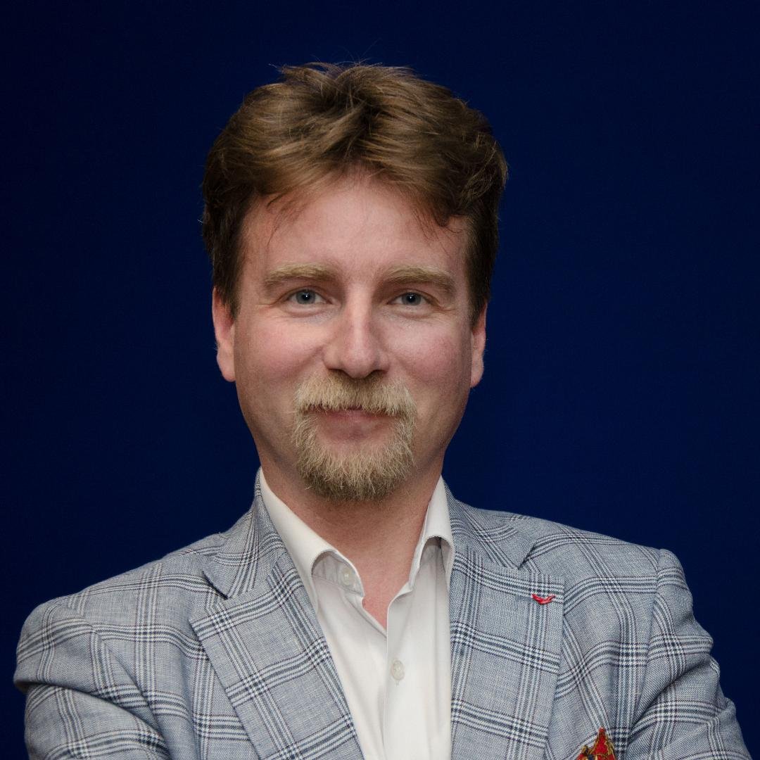  Reţelele de socializare virtuale şi „nevoia“ de a fi mereu „online“