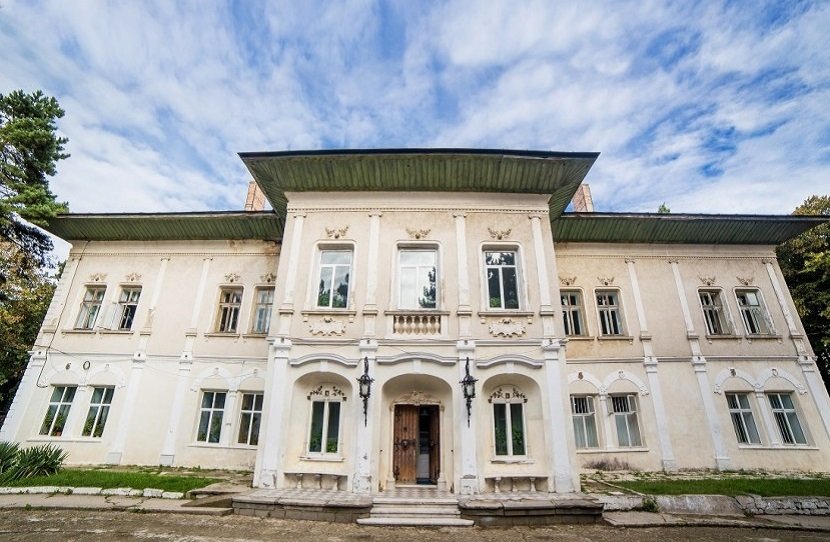  Castelul Cantacuzino-Ghica Deleni din județul Iași este scos la vânzare