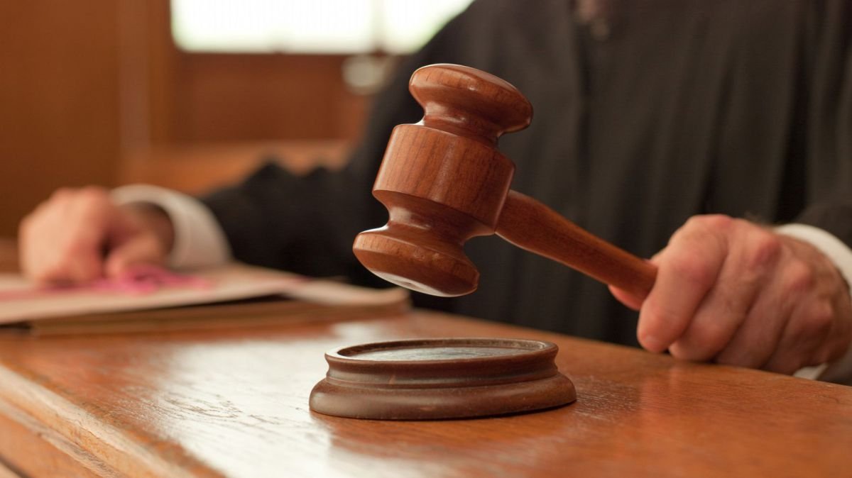 Șapte membri ai rețelei de trafic de persoane din Păcureț trec din arest preventiv în arest la domiciliu